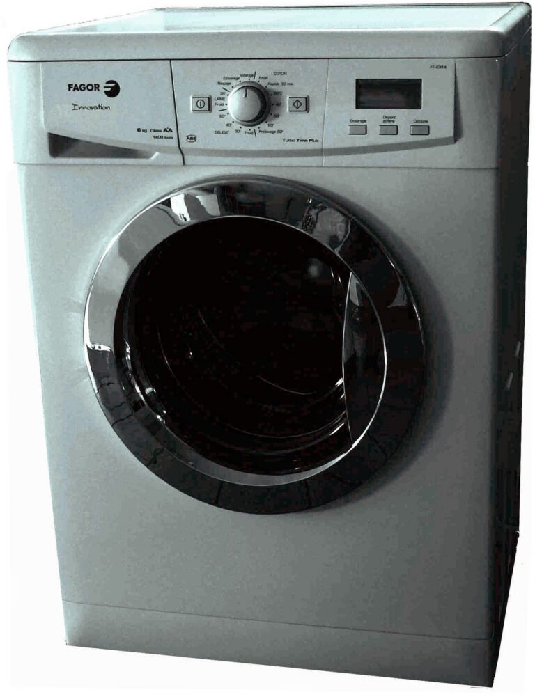 Lave-linge à chargement frontal vu de face